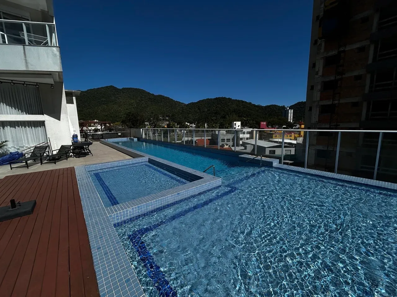 Apartamento com 3 dormitórios sendo 1 suíte e 2 vagas de garagem - Bairro Fazenda Itajaí/SC