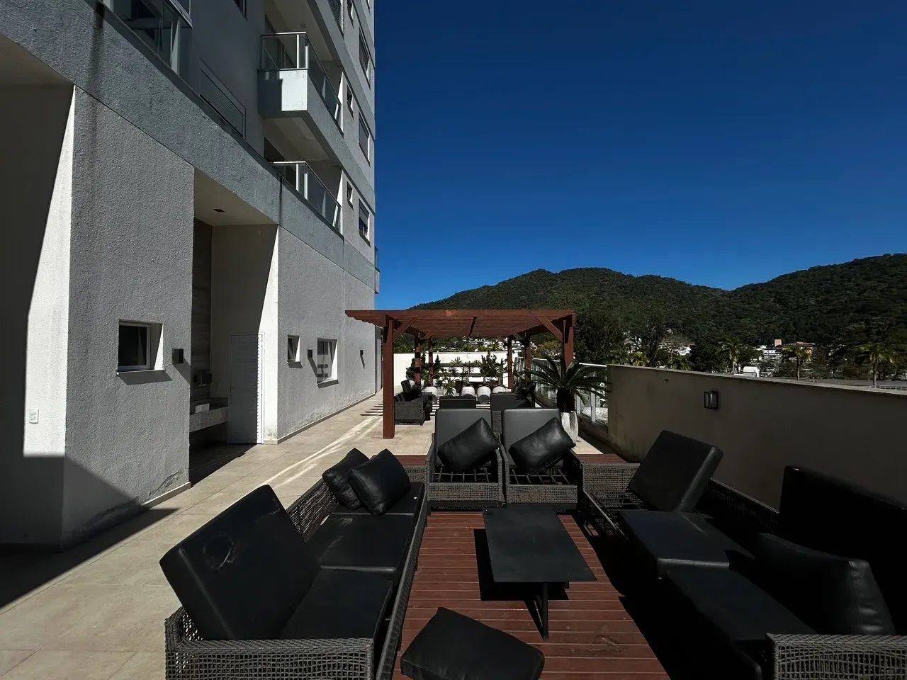 Apartamento com 3 dormitórios sendo 1 suíte e 2 vagas de garagem - Bairro Fazenda Itajaí/SC