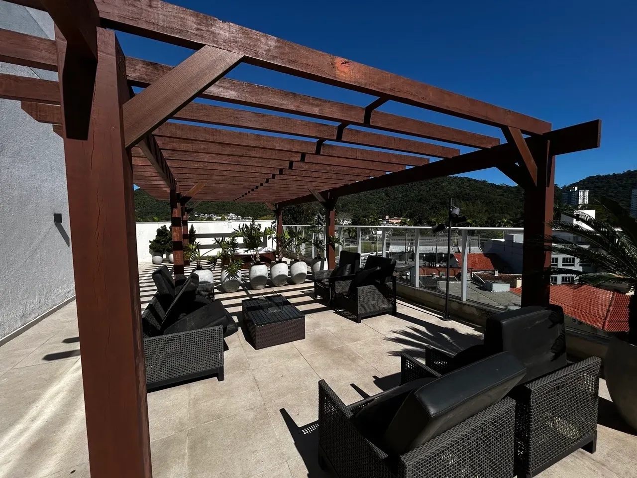 Apartamento com 3 dormitórios sendo 1 suíte e 2 vagas de garagem - Bairro Fazenda Itajaí/SC