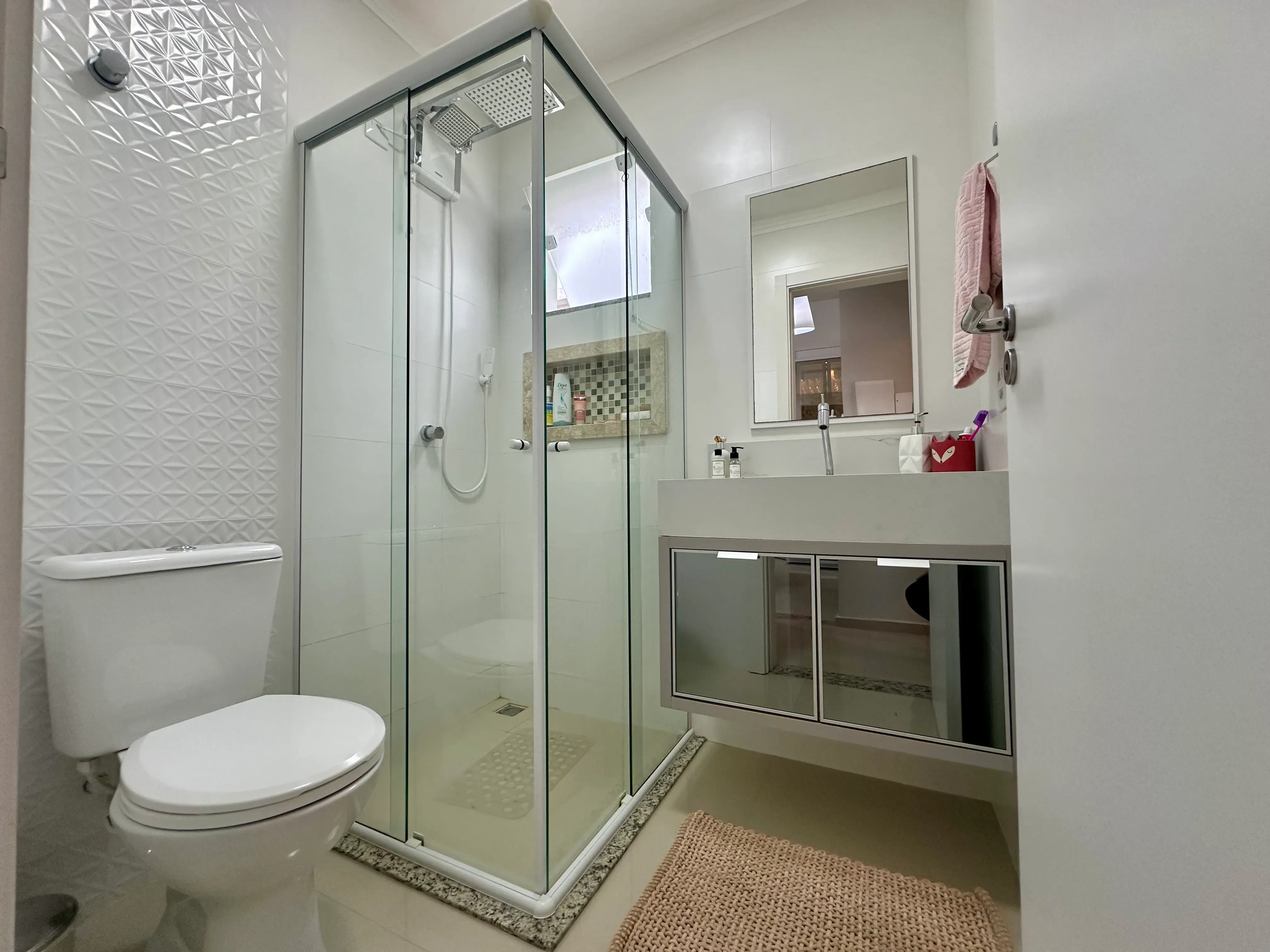 Apartamento com 2 dormitórios sendo 1 suíte e 1 vaga em Gravatá Navegantes/SC