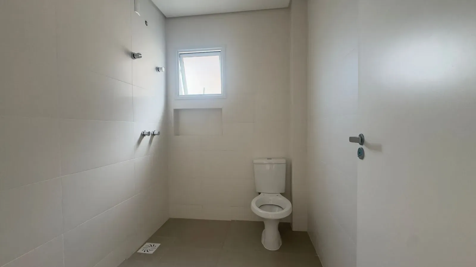 Casa com 3 dormitórios sendo 1 suíte e 2 vagas garagem - Campeche, Florianópolis/SC