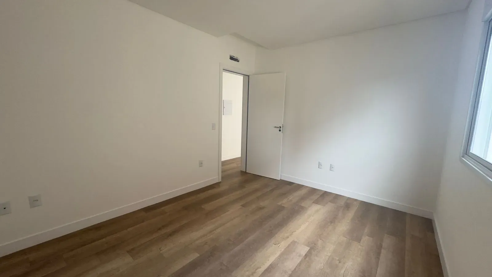 Casa com 3 dormitórios sendo 1 suíte e 2 vagas garagem - Campeche, Florianópolis/SC