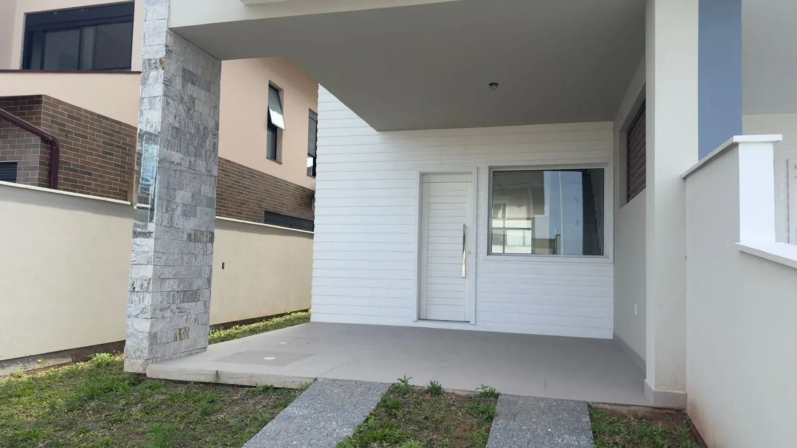 Casa com 3 dormitórios sendo 1 suíte e 2 vagas garagem - Campeche, Florianópolis/SC