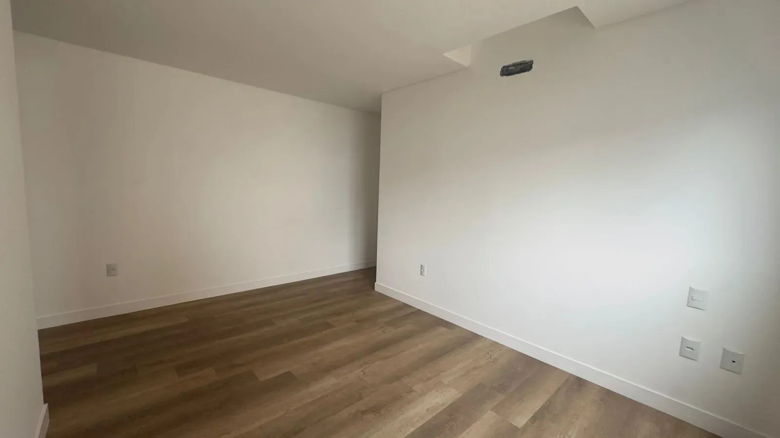 Casa com 3 dormitórios sendo 1 suíte e 2 vagas garagem - Campeche, Florianópolis/SC