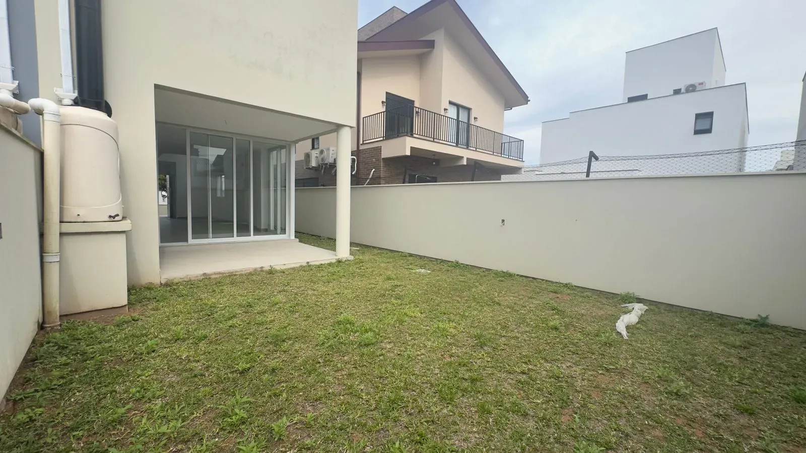 Casa com 3 dormitórios sendo 1 suíte e 2 vagas garagem - Campeche, Florianópolis/SC