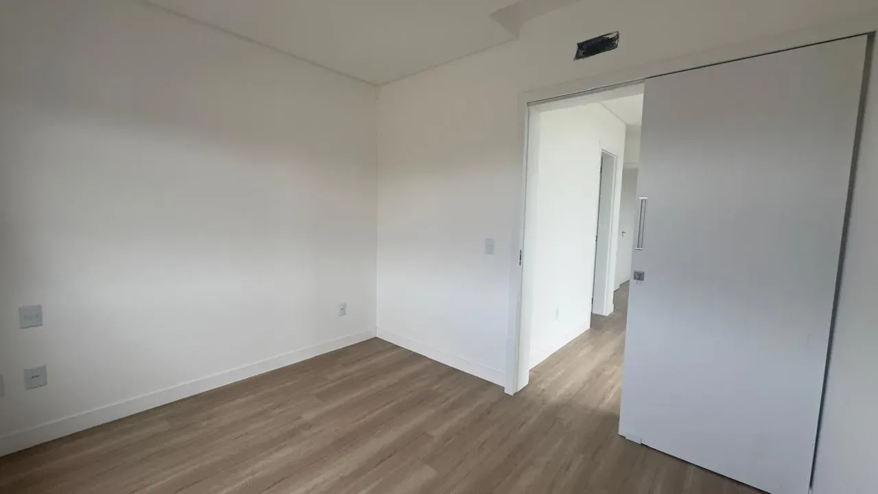 Casa com 3 dormitórios sendo 1 suíte e 2 vagas garagem - Campeche | Florianópolis/SC