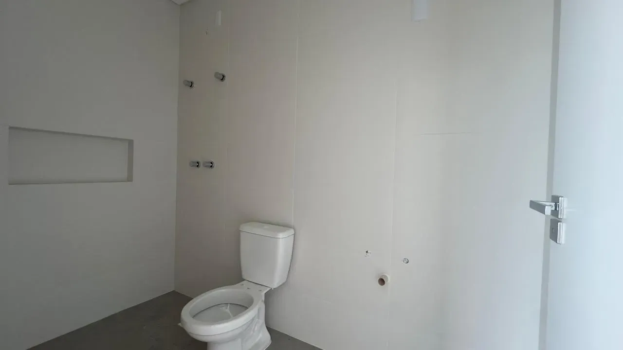 Casa com 3 dormitórios sendo 1 suíte e 2 vagas garagem - Campeche | Florianópolis/SC