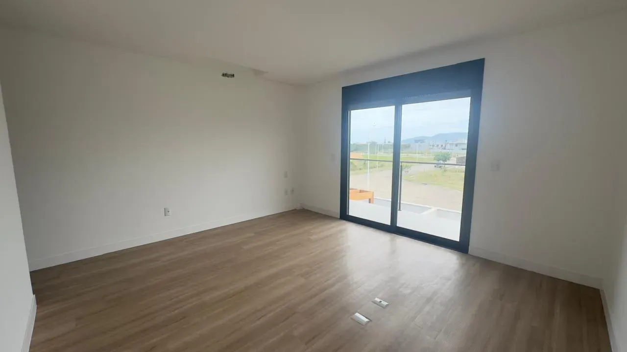 Casa com 3 dormitórios sendo 1 suíte e 2 vagas garagem - Campeche | Florianópolis/SC