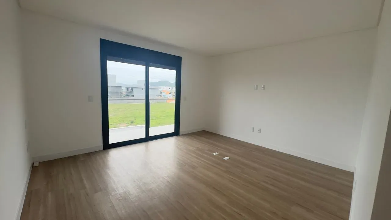 Casa com 3 dormitórios sendo 1 suíte e 2 vagas garagem - Campeche | Florianópolis/SC