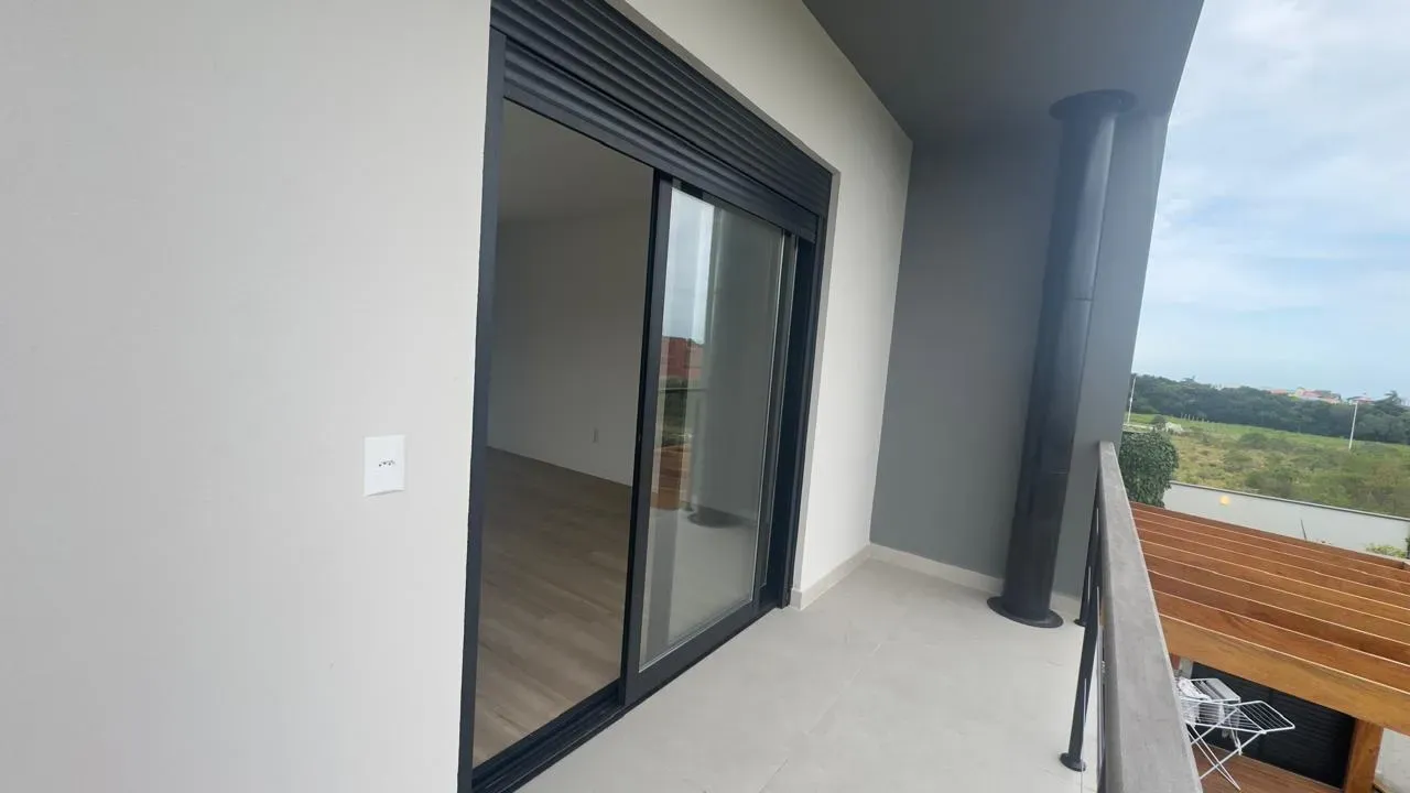 Casa com 3 dormitórios sendo 1 suíte e 2 vagas garagem - Campeche | Florianópolis/SC