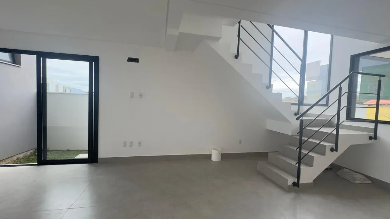 Casa com 3 dormitórios sendo 1 suíte e 2 vagas garagem - Campeche | Florianópolis/SC