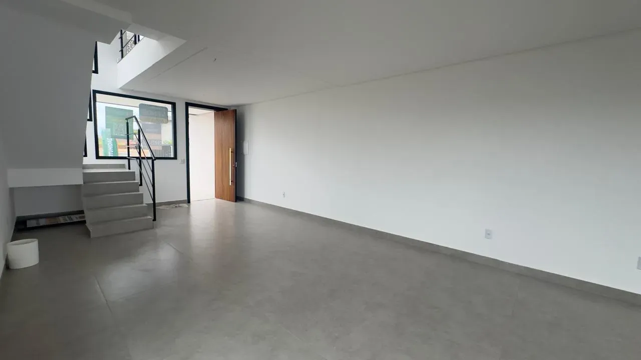 Casa com 3 dormitórios sendo 1 suíte e 2 vagas garagem - Campeche | Florianópolis/SC