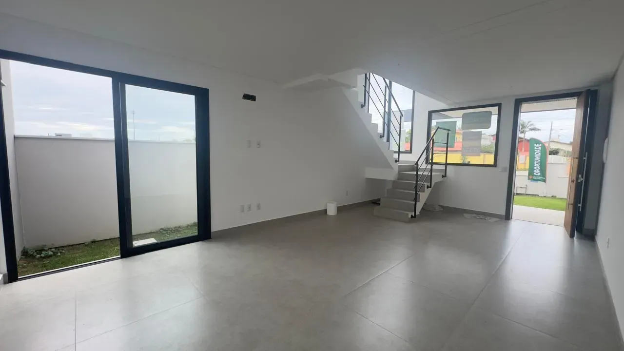 Casa com 3 dormitórios sendo 1 suíte e 2 vagas garagem - Campeche | Florianópolis/SC