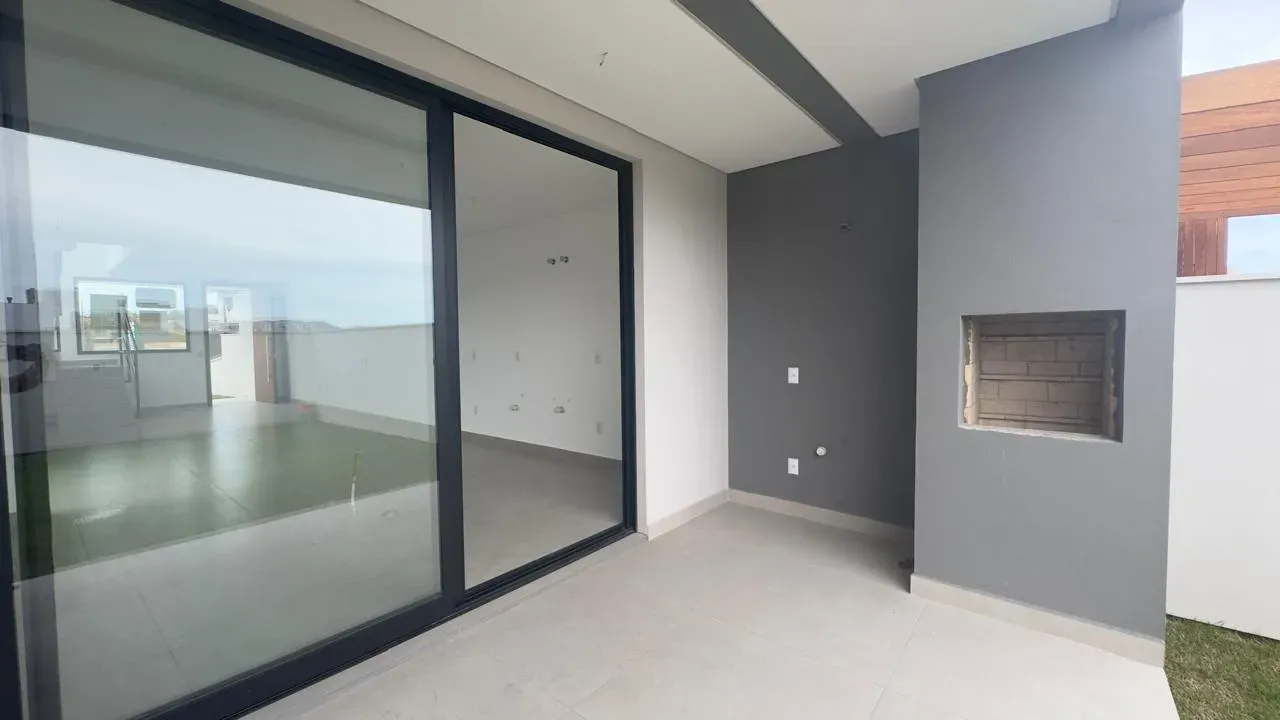 Casa com 3 dormitórios sendo 1 suíte e 2 vagas garagem - Campeche | Florianópolis/SC