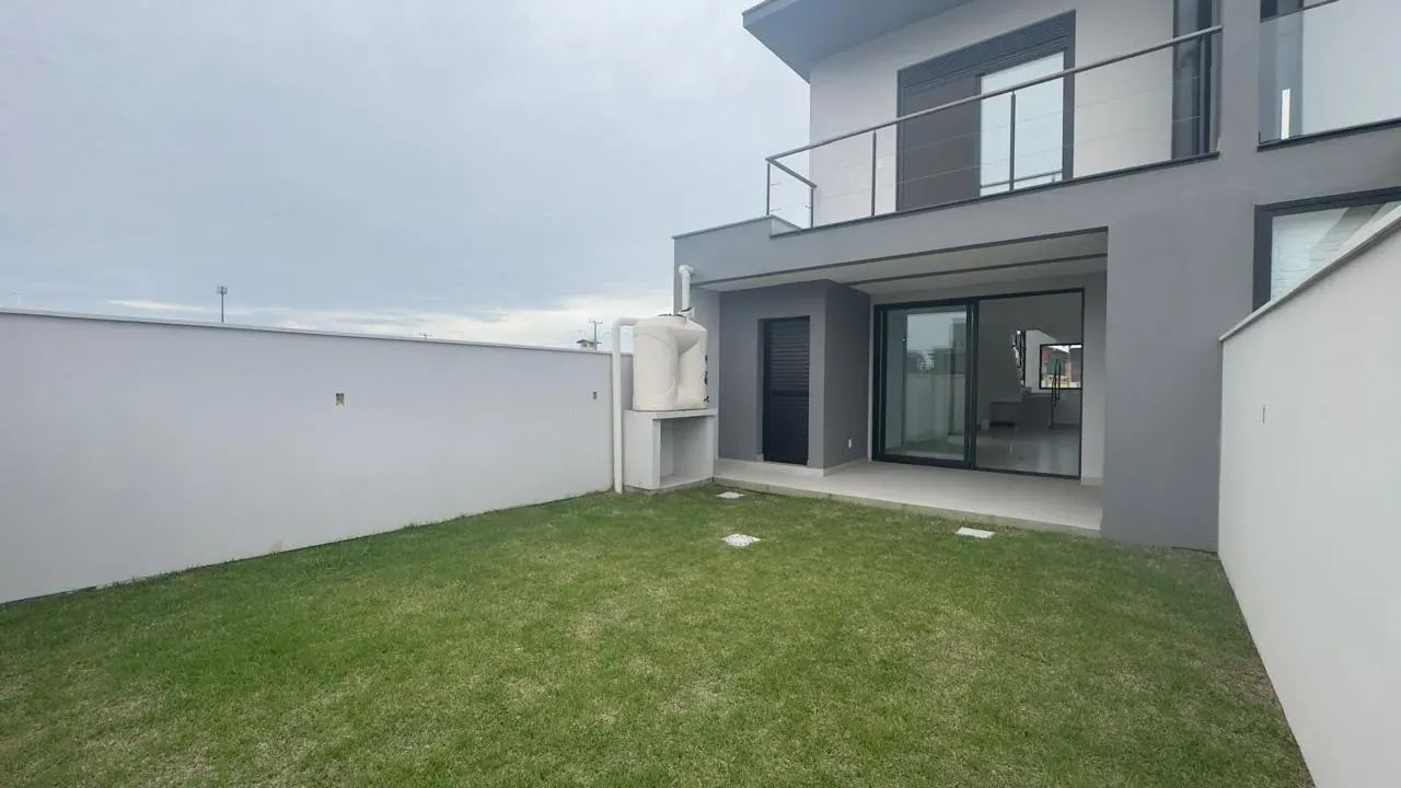Casa com 3 dormitórios sendo 1 suíte e 2 vagas garagem - Campeche | Florianópolis/SC