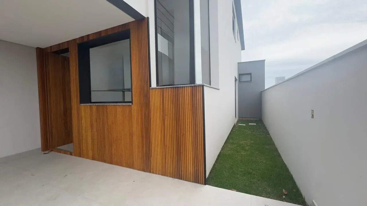Casa com 3 dormitórios sendo 1 suíte e 2 vagas garagem - Campeche | Florianópolis/SC