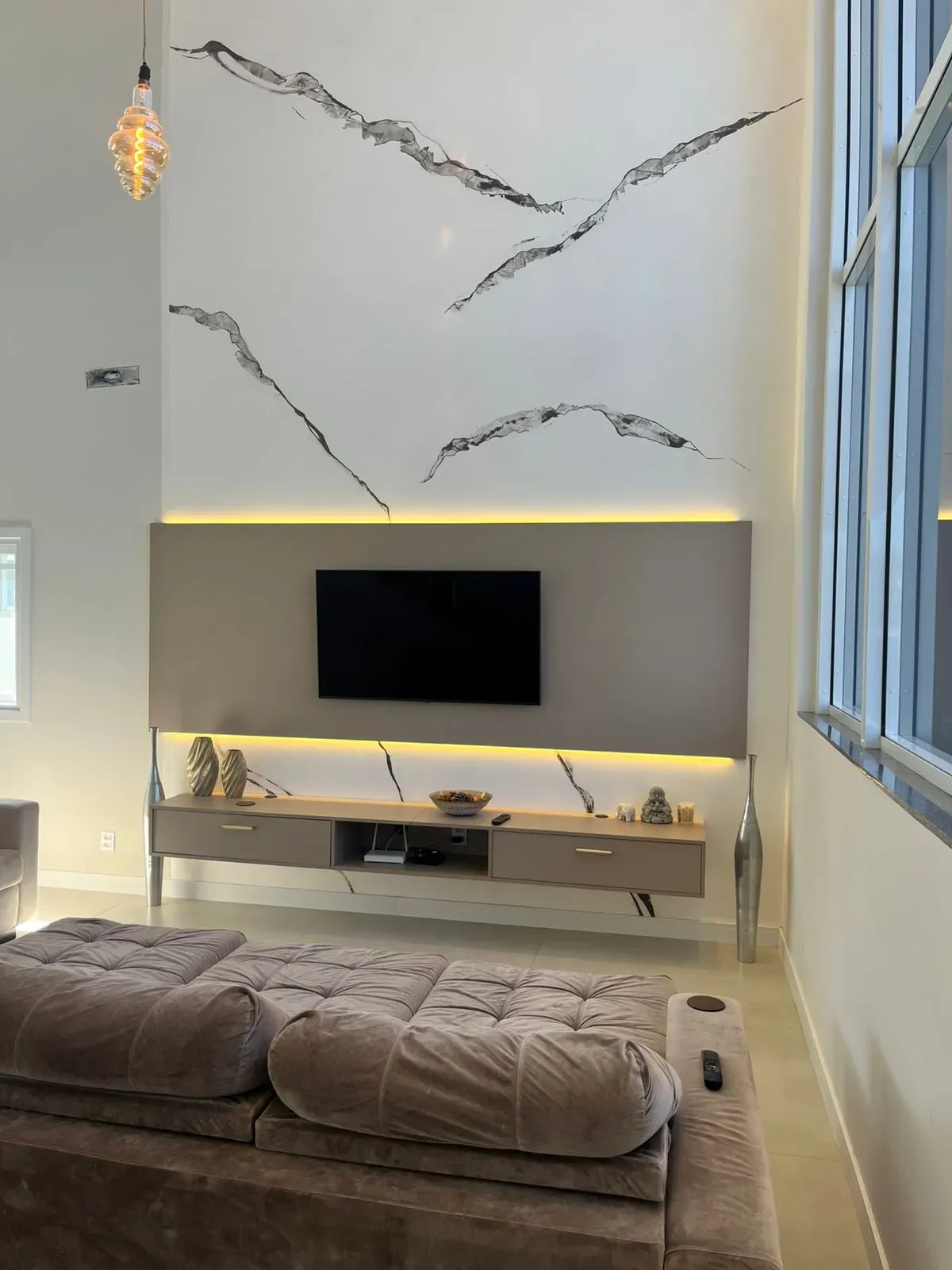 Casa com 4 suítes sendo 1 master e 4 vagas de garagem - Campeche em Florianópolis/SC