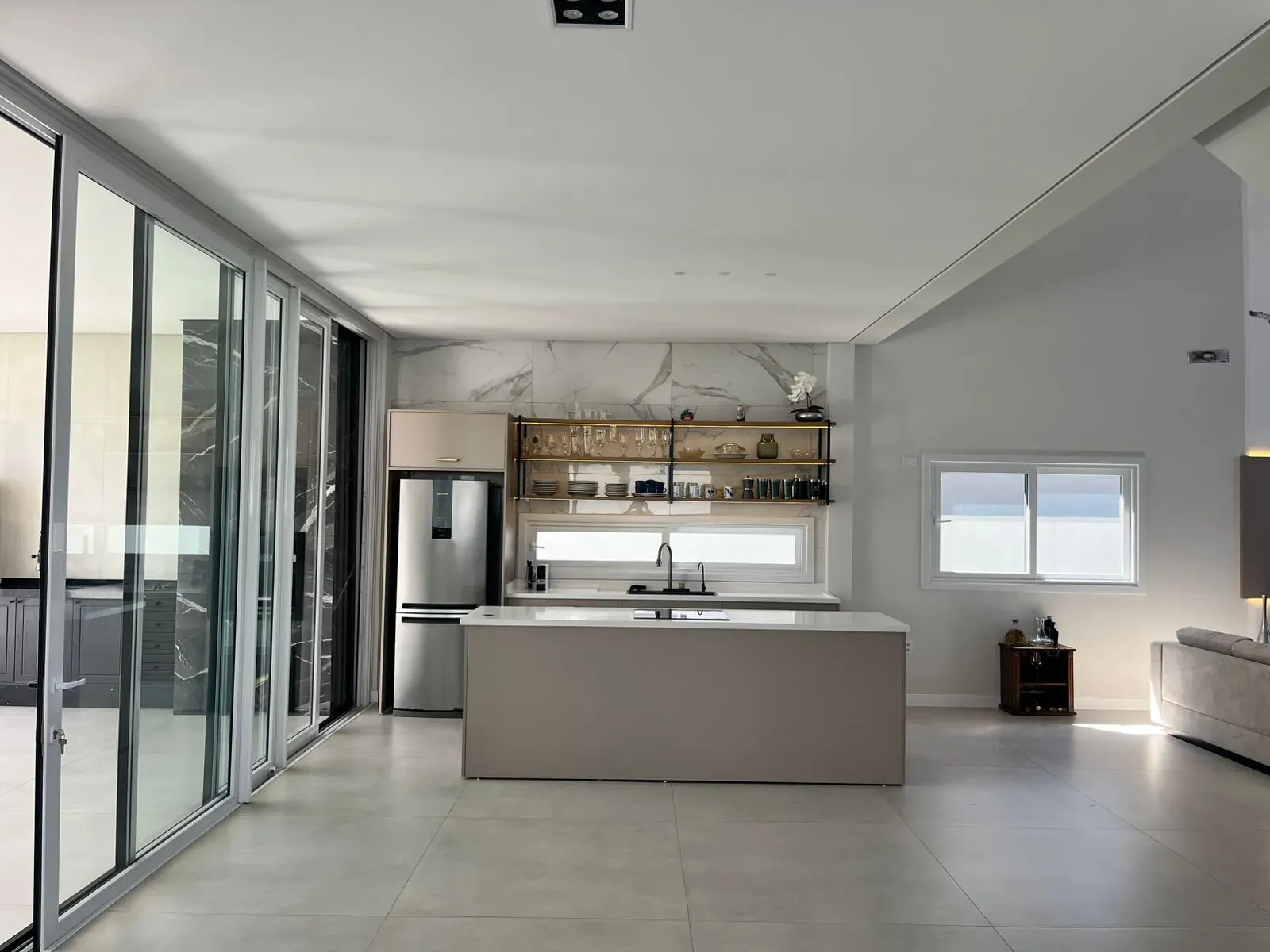 Casa com 4 suítes sendo 1 master e 4 vagas de garagem - Campeche em Florianópolis/SC