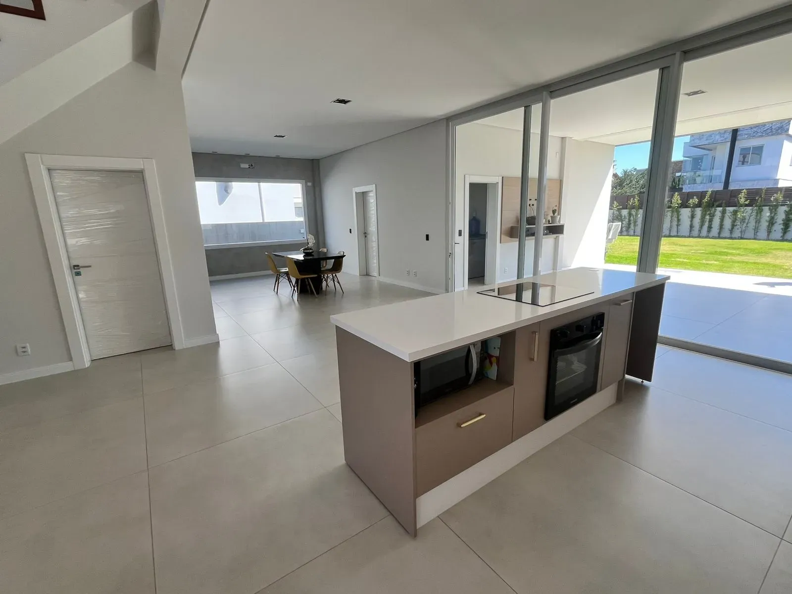 Casa com 4 suítes sendo 1 master e 4 vagas de garagem - Campeche em Florianópolis/SC