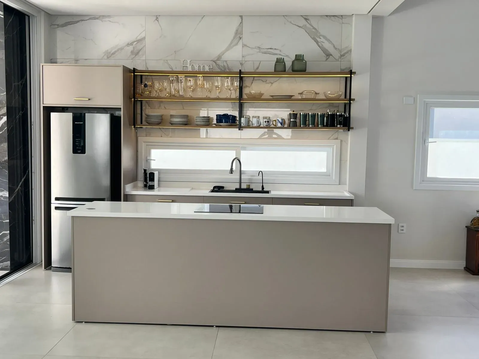 Casa com 4 suítes sendo 1 master e 4 vagas de garagem - Campeche em Florianópolis/SC