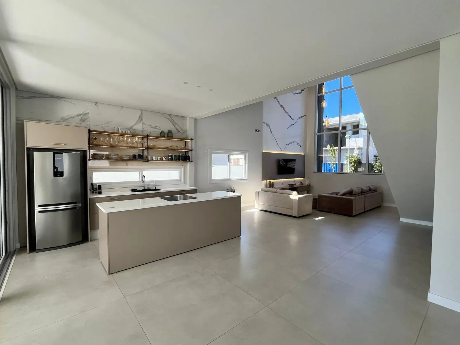 Casa com 4 suítes sendo 1 master e 4 vagas de garagem - Campeche em Florianópolis/SC