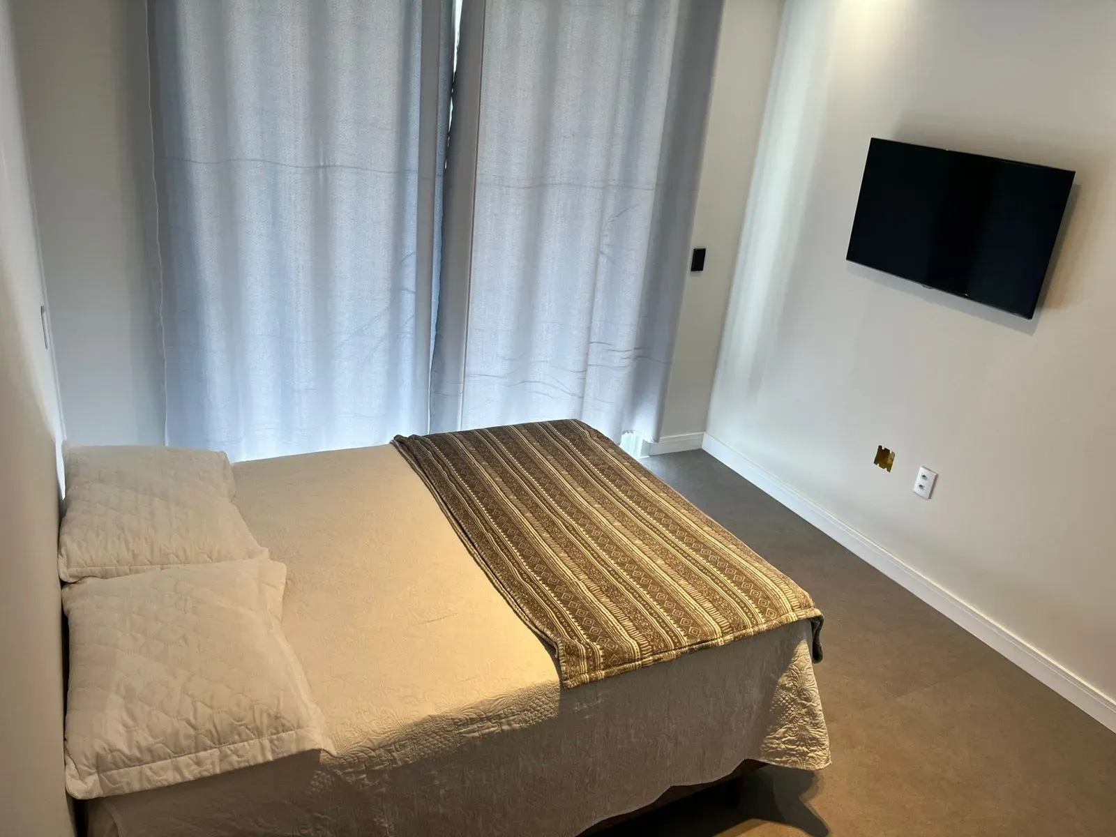 Casa com 4 suítes sendo 1 master e 4 vagas de garagem - Campeche em Florianópolis/SC