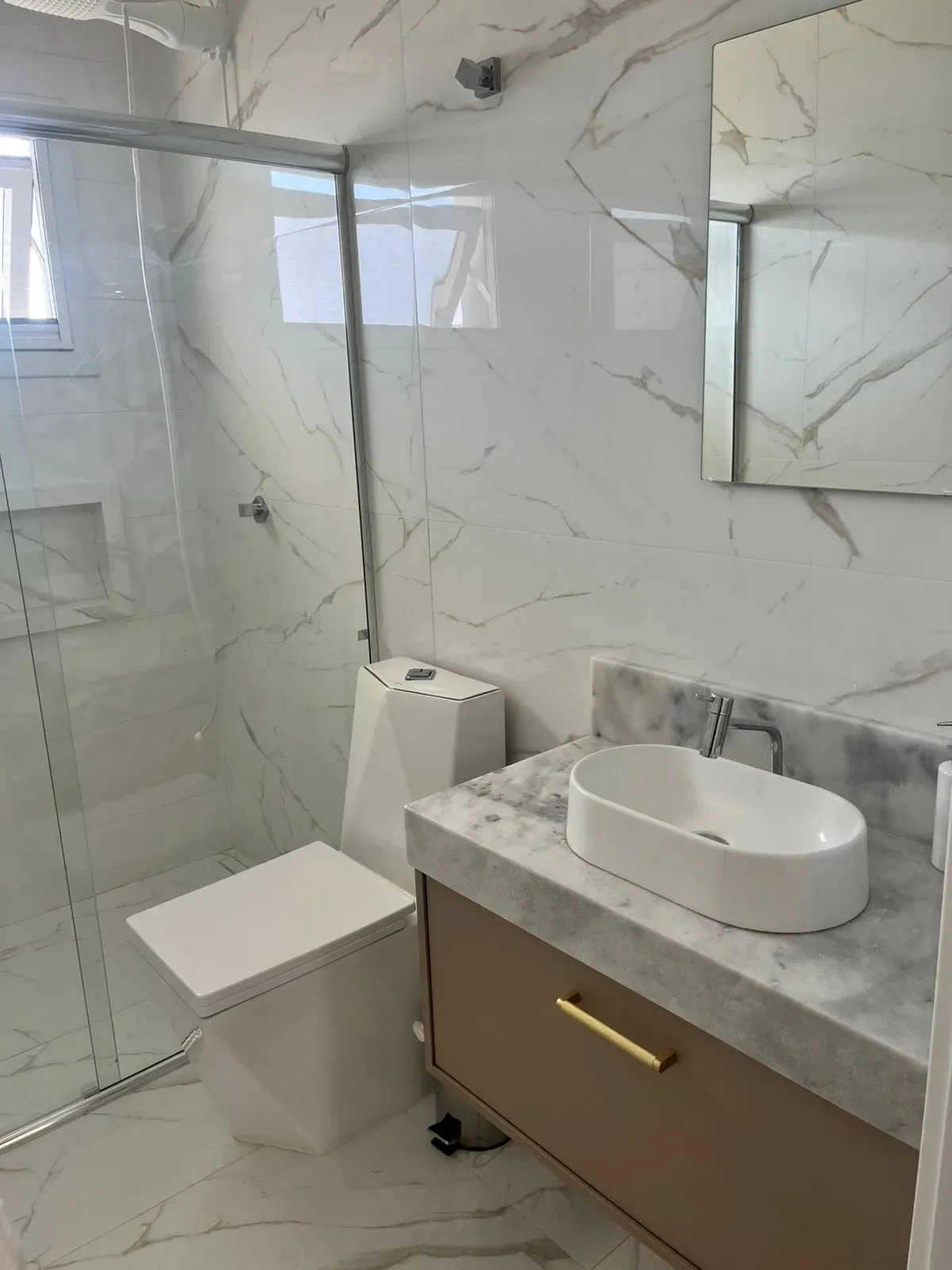 Casa com 4 suítes sendo 1 master e 4 vagas de garagem - Campeche em Florianópolis/SC