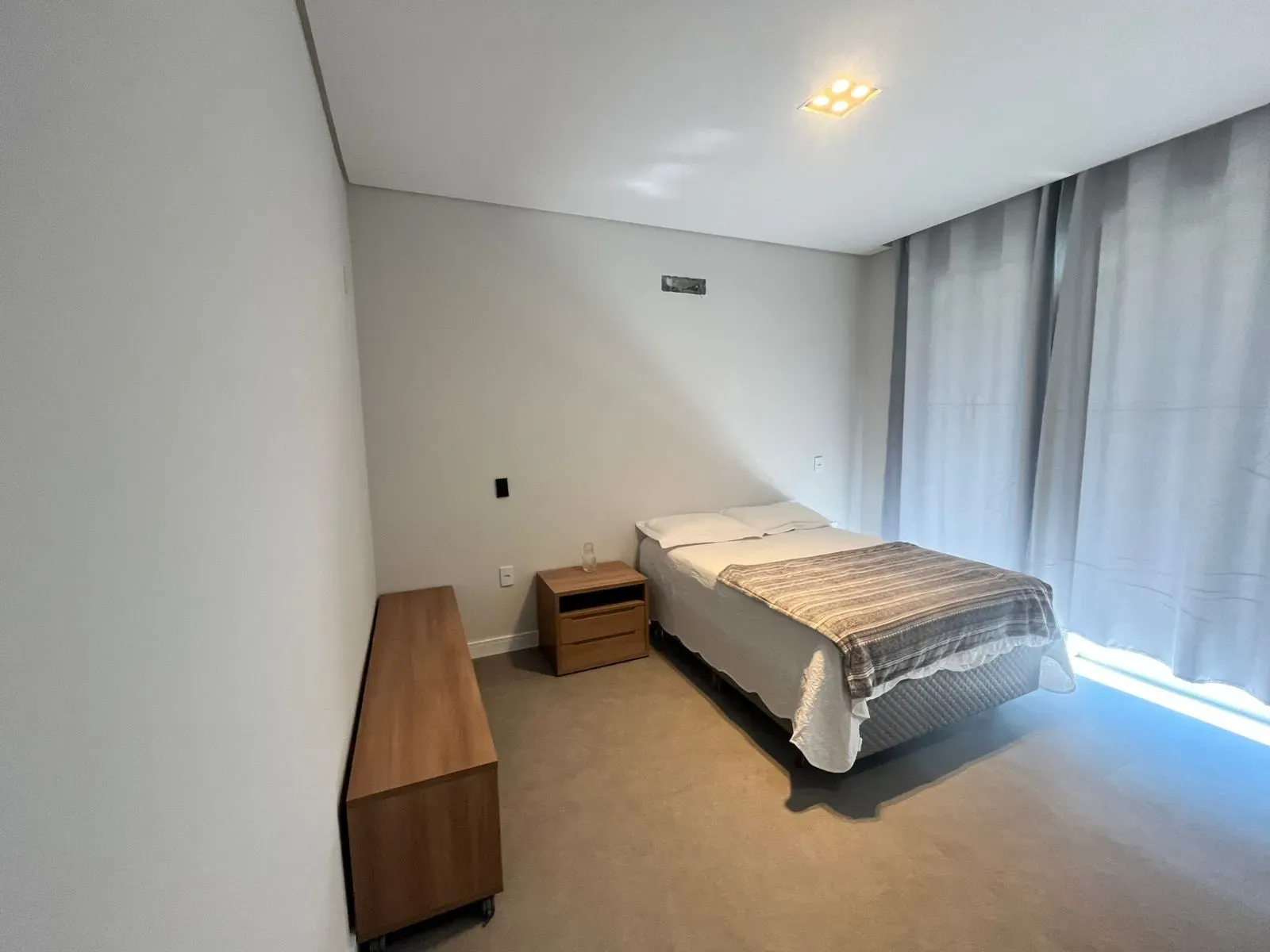 Casa com 4 suítes sendo 1 master e 4 vagas de garagem - Campeche em Florianópolis/SC