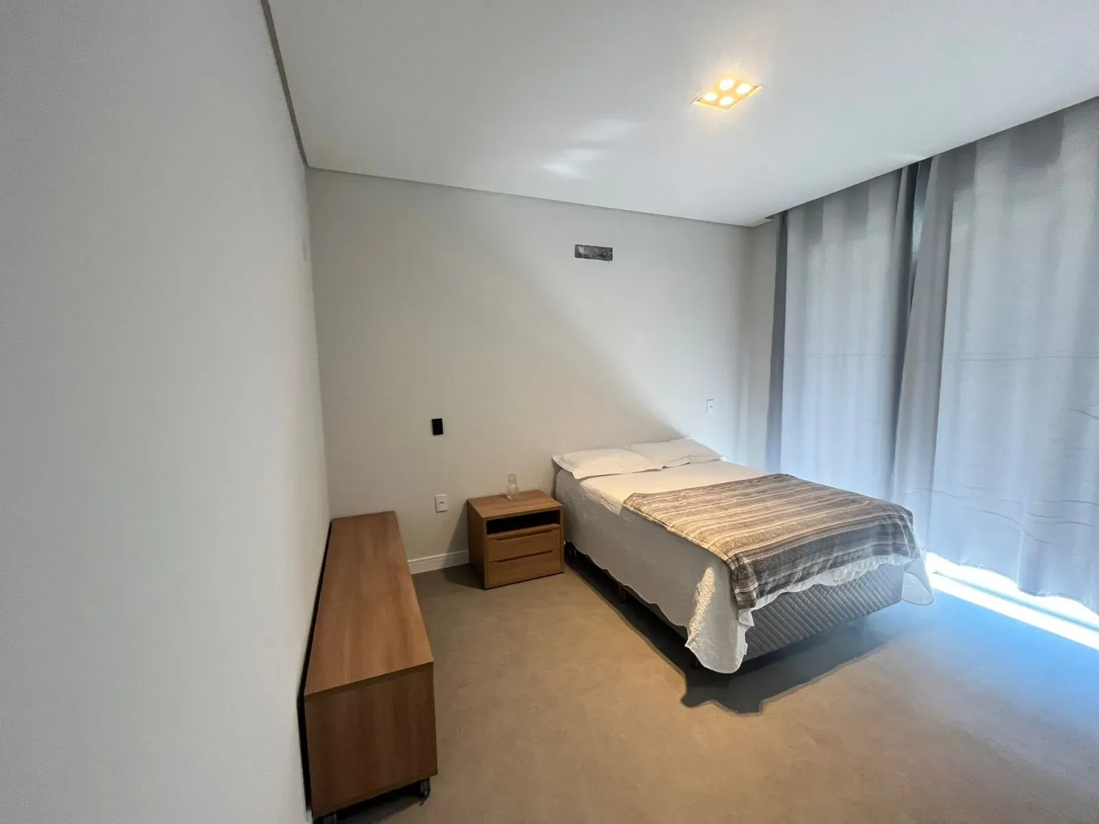 Casa com 4 suítes sendo 1 master e 4 vagas de garagem - Campeche em Florianópolis/SC