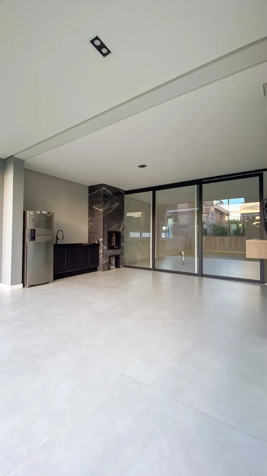 Casa com 4 suítes sendo 1 master e 4 vagas de garagem - Campeche em Florianópolis/SC