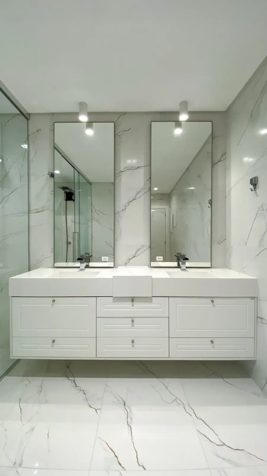 Casa com 4 suítes sendo 1 master e 4 vagas de garagem - Campeche em Florianópolis/SC