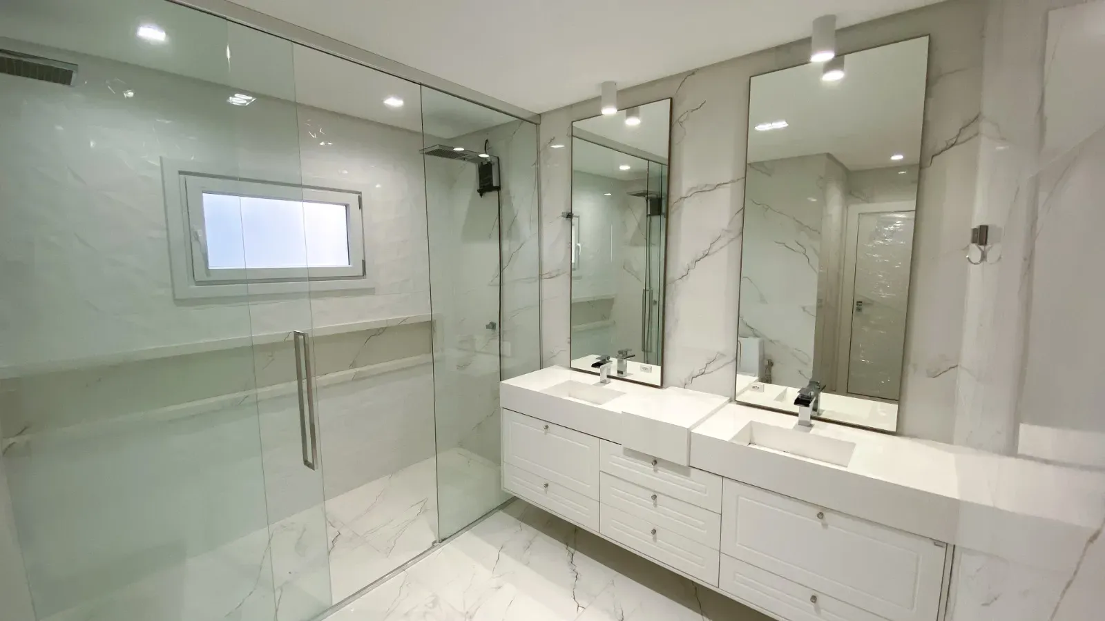 Casa com 4 suítes sendo 1 master e 4 vagas de garagem - Campeche em Florianópolis/SC