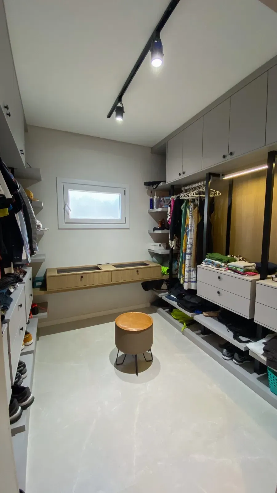 Casa com 4 suítes sendo 1 master e 4 vagas de garagem - Campeche em Florianópolis/SC