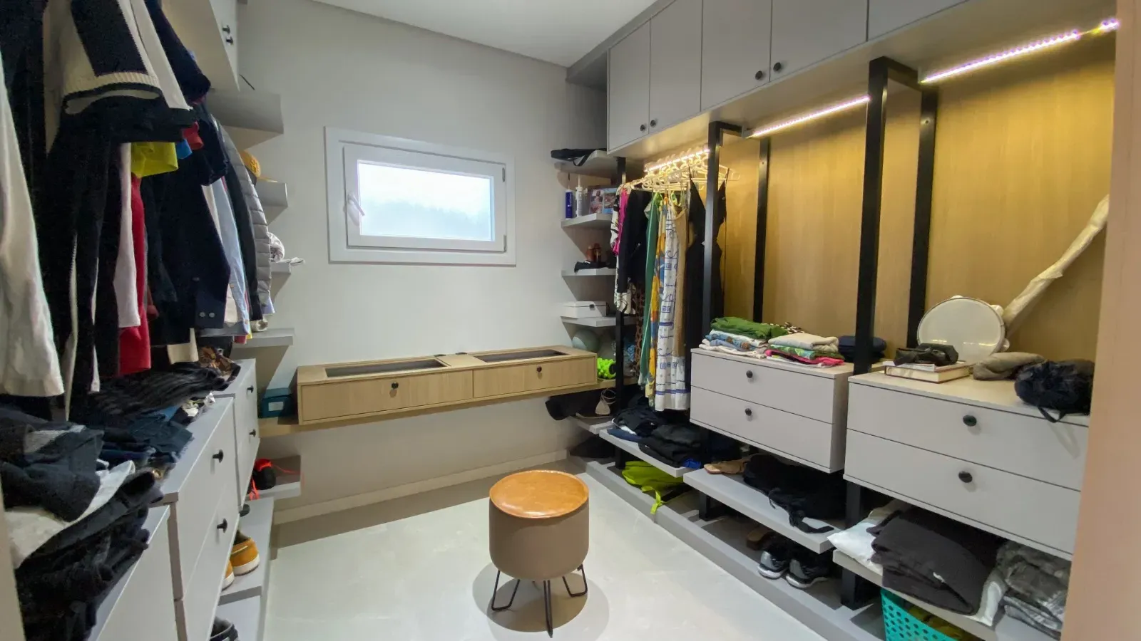 Casa com 4 suítes sendo 1 master e 4 vagas de garagem - Campeche em Florianópolis/SC