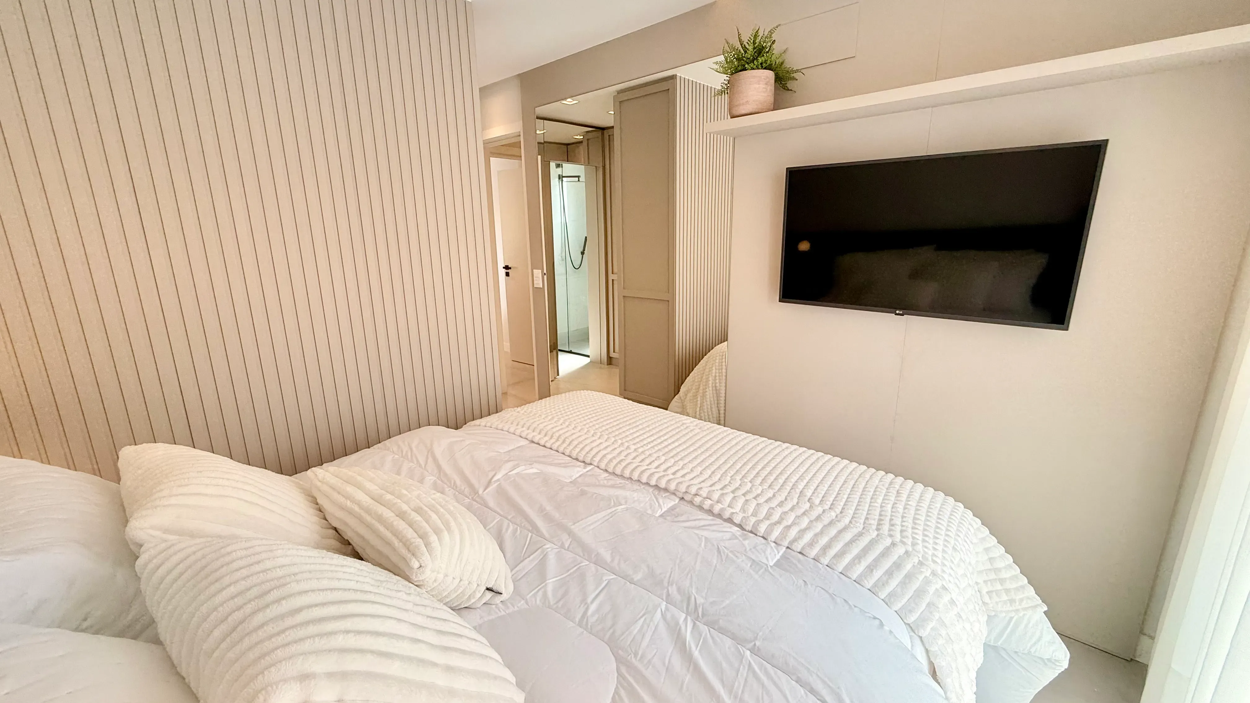 Apartamento 3 dormitórios sendo 1 suíte e vaga de garagem dupla - Kobrasol, São José/SC