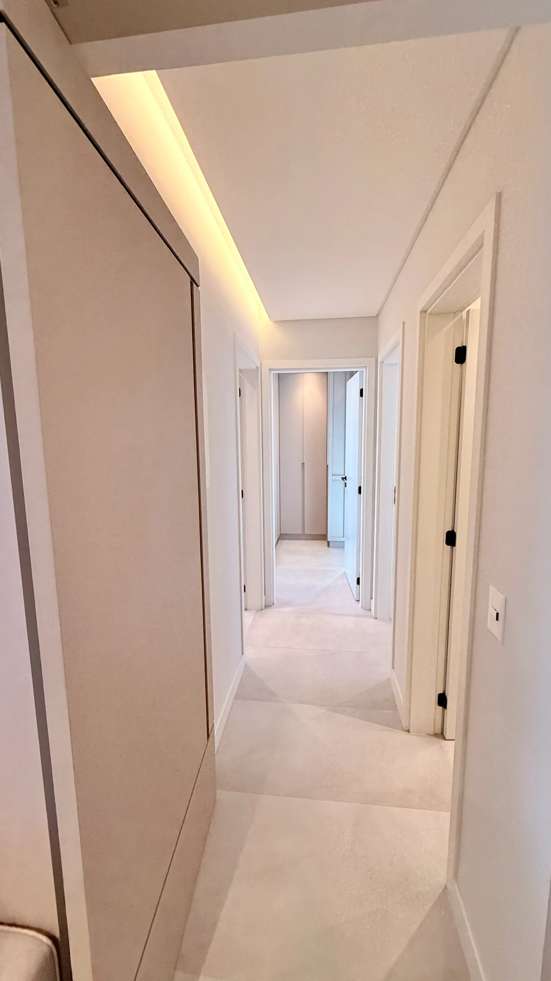 Apartamento 3 dormitórios sendo 1 suíte e vaga de garagem dupla - Kobrasol, São José/SC