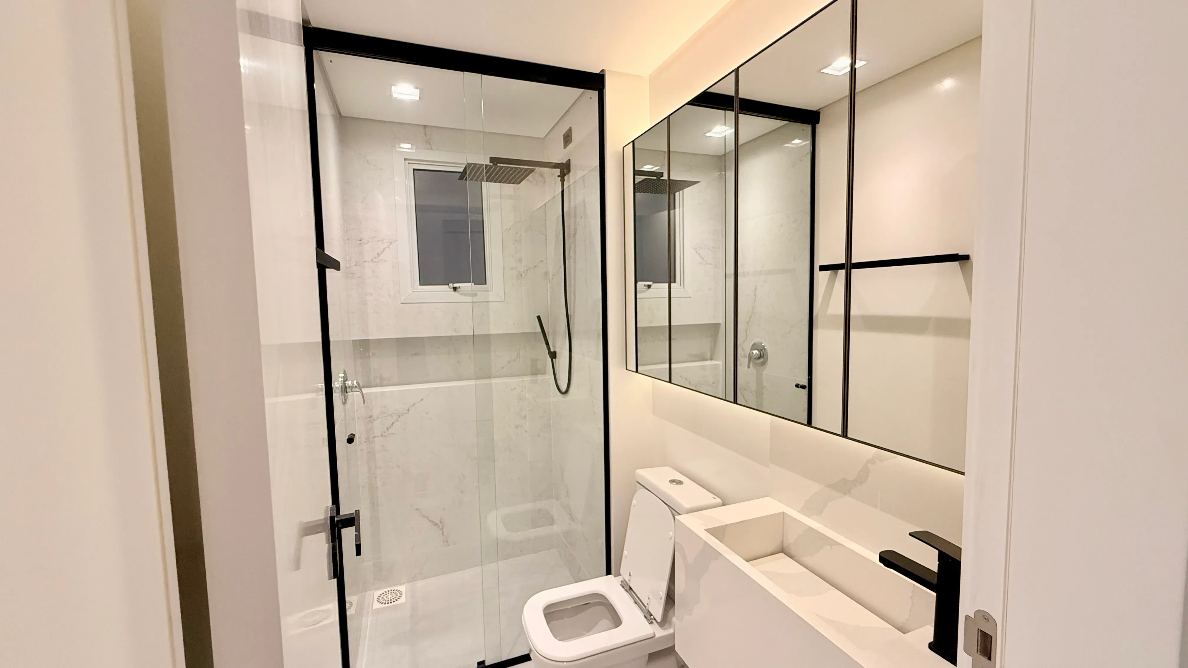 Apartamento 3 dormitórios sendo 1 suíte e vaga de garagem dupla - Kobrasol, São José/SC