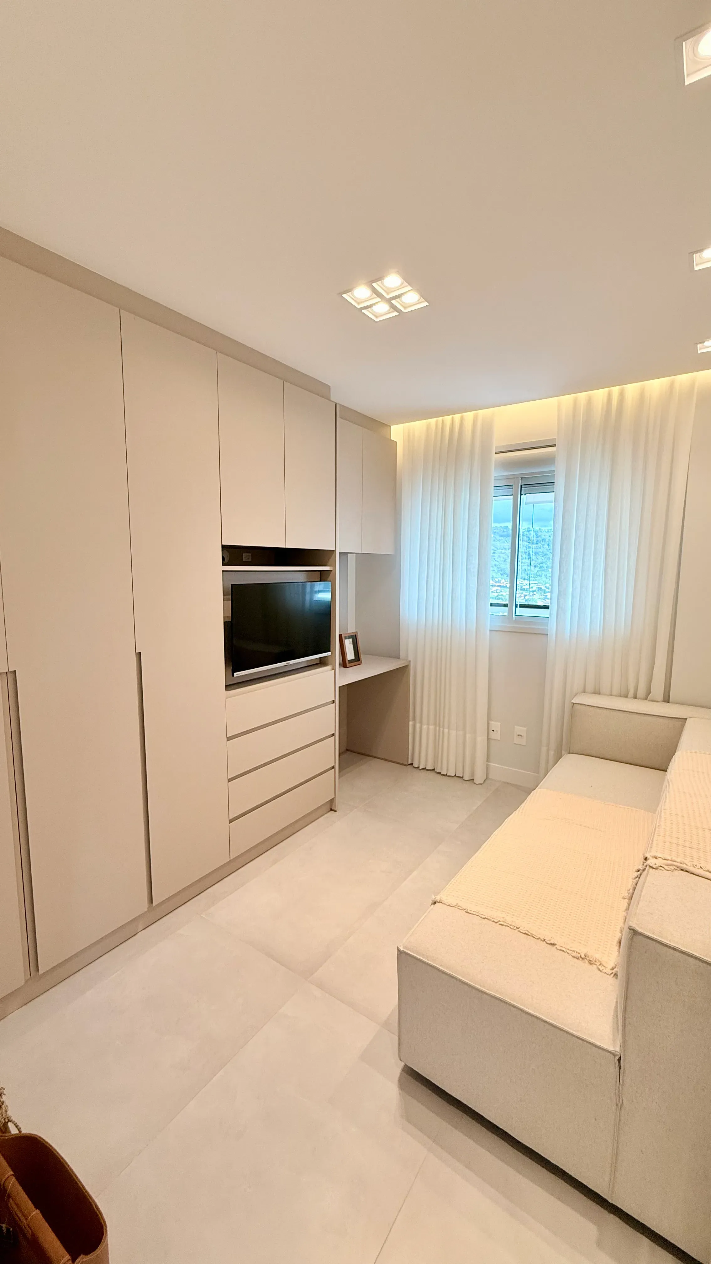 Apartamento 3 dormitórios sendo 1 suíte e vaga de garagem dupla - Kobrasol, São José/SC