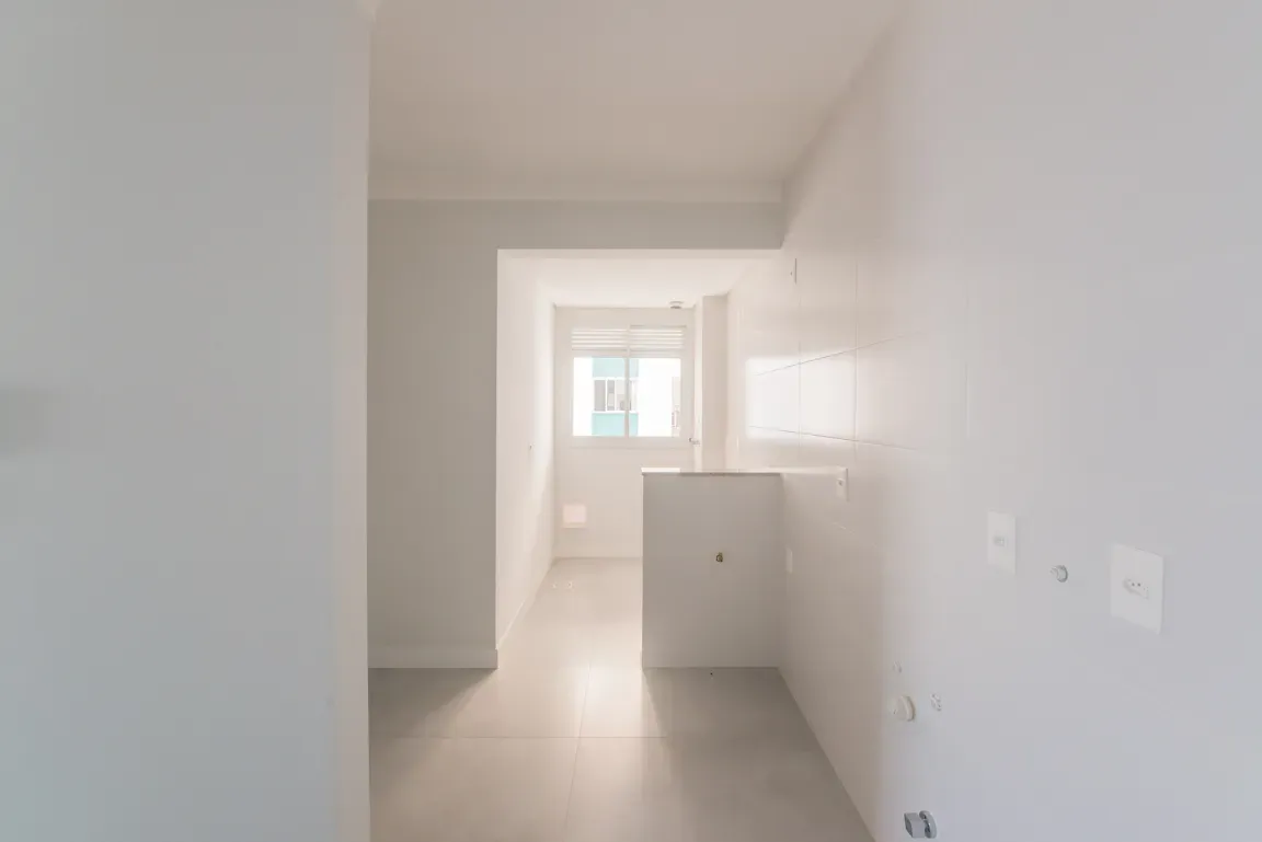 Apartamento 2 dormitórios sendo 1 suíte, com 1 vaga de garagem - Kobrasol em São José/SC