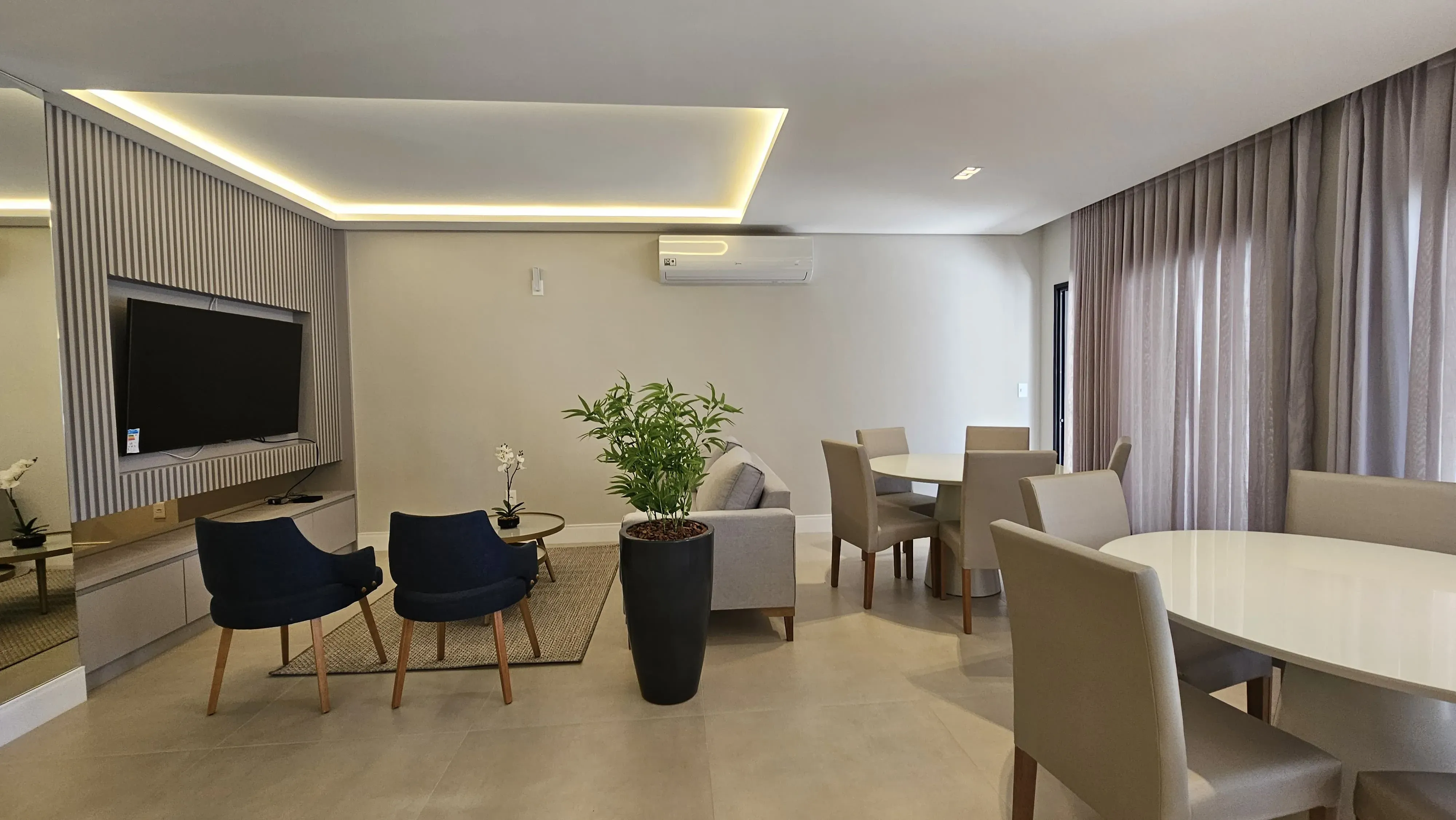 Apartamento 4 dormitórios sendo 2 suítes e 1 vaga de garagem - Floresta, São José/SC