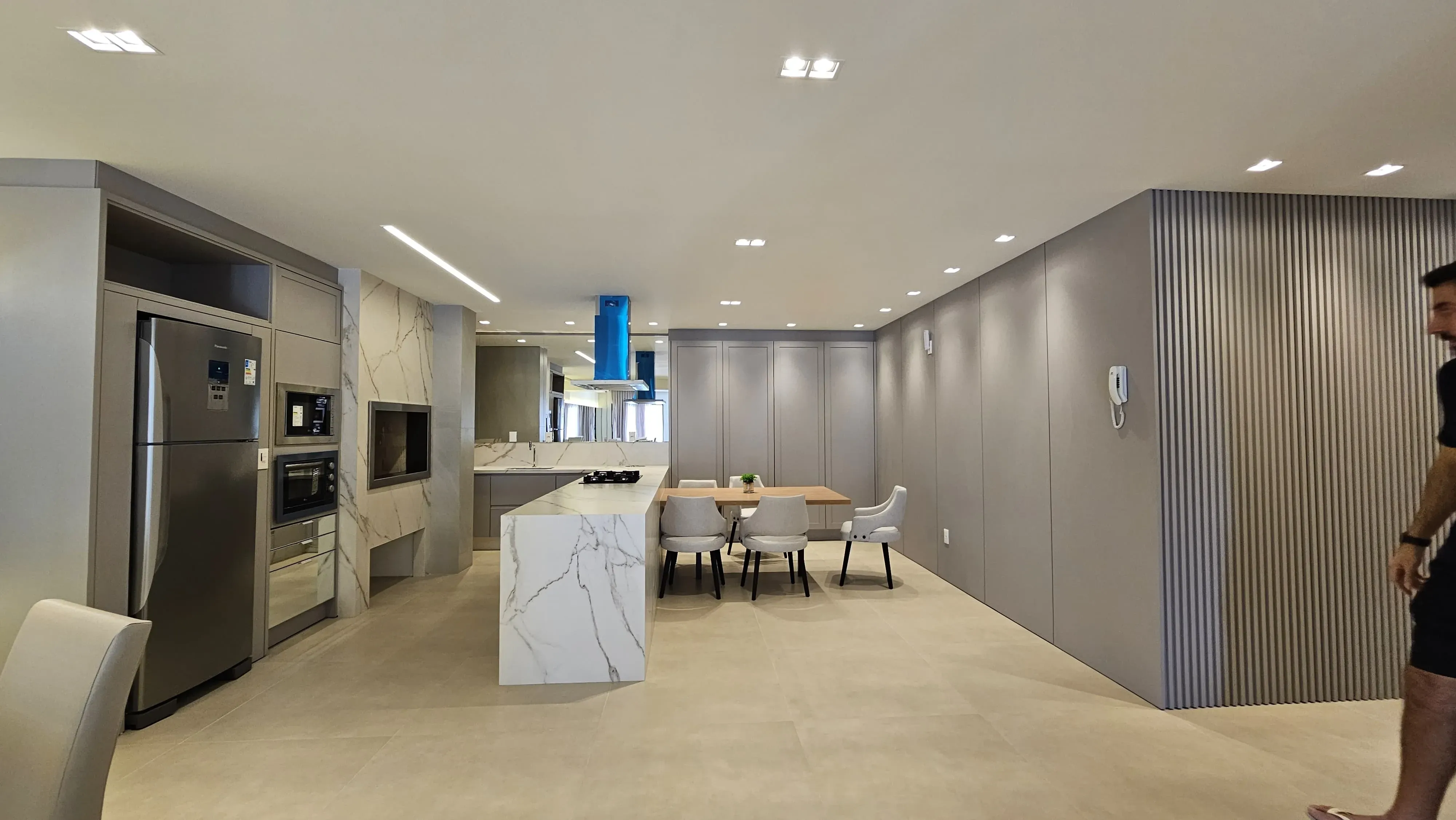 Apartamento 4 dormitórios sendo 2 suítes e 1 vaga de garagem - Floresta, São José/SC