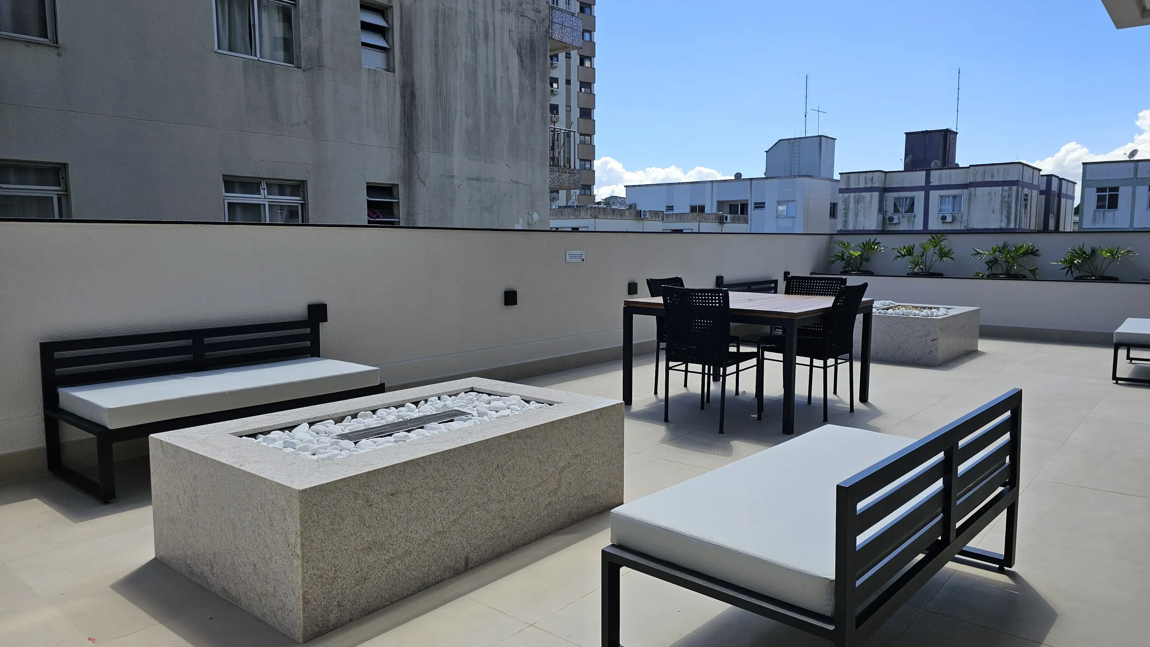 Apartamento 4 dormitórios sendo 2 suítes e 1 vaga de garagem - Floresta, São José/SC