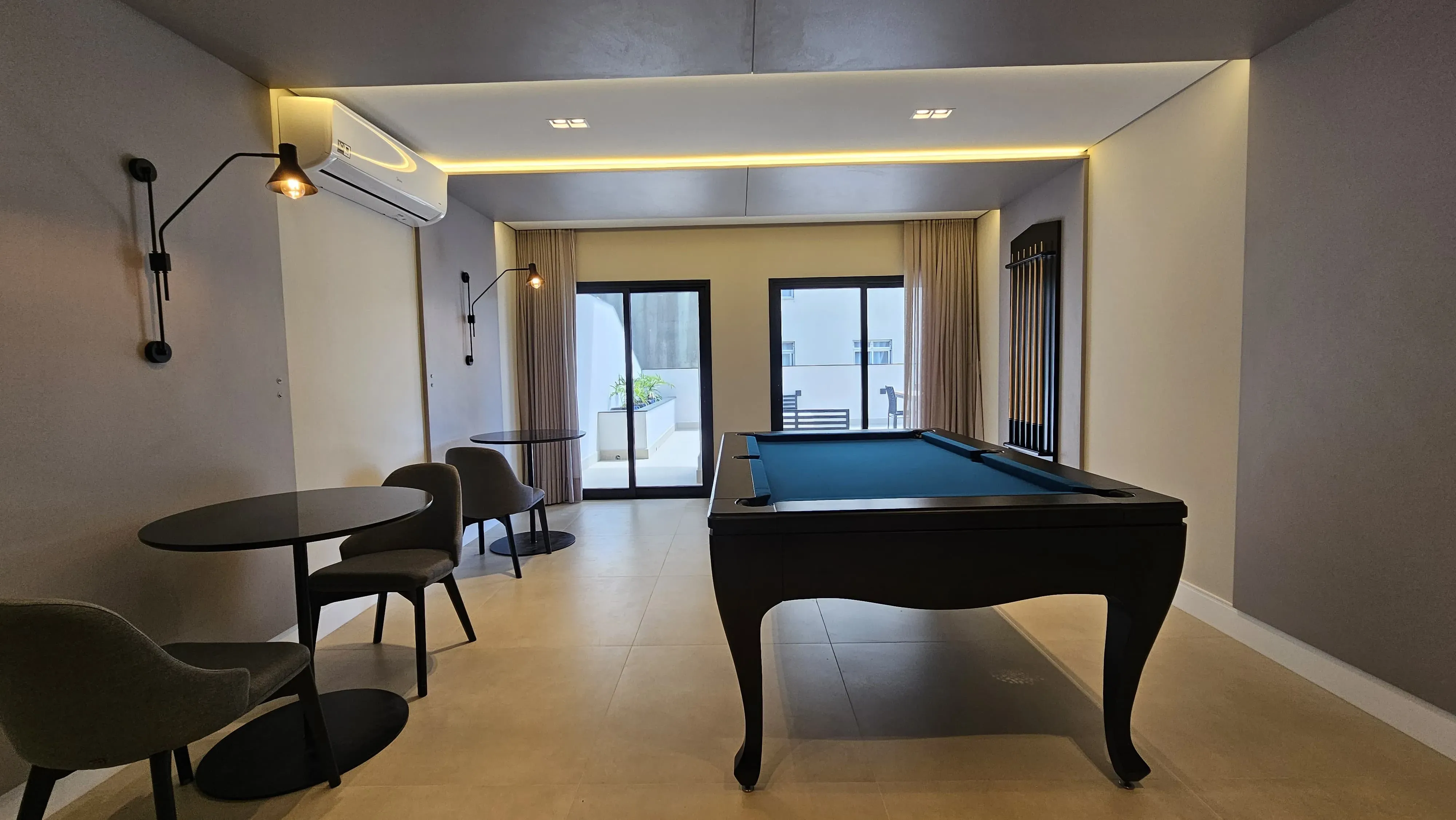 Apartamento 4 dormitórios sendo 2 suítes e 1 vaga de garagem - Floresta, São José/SC