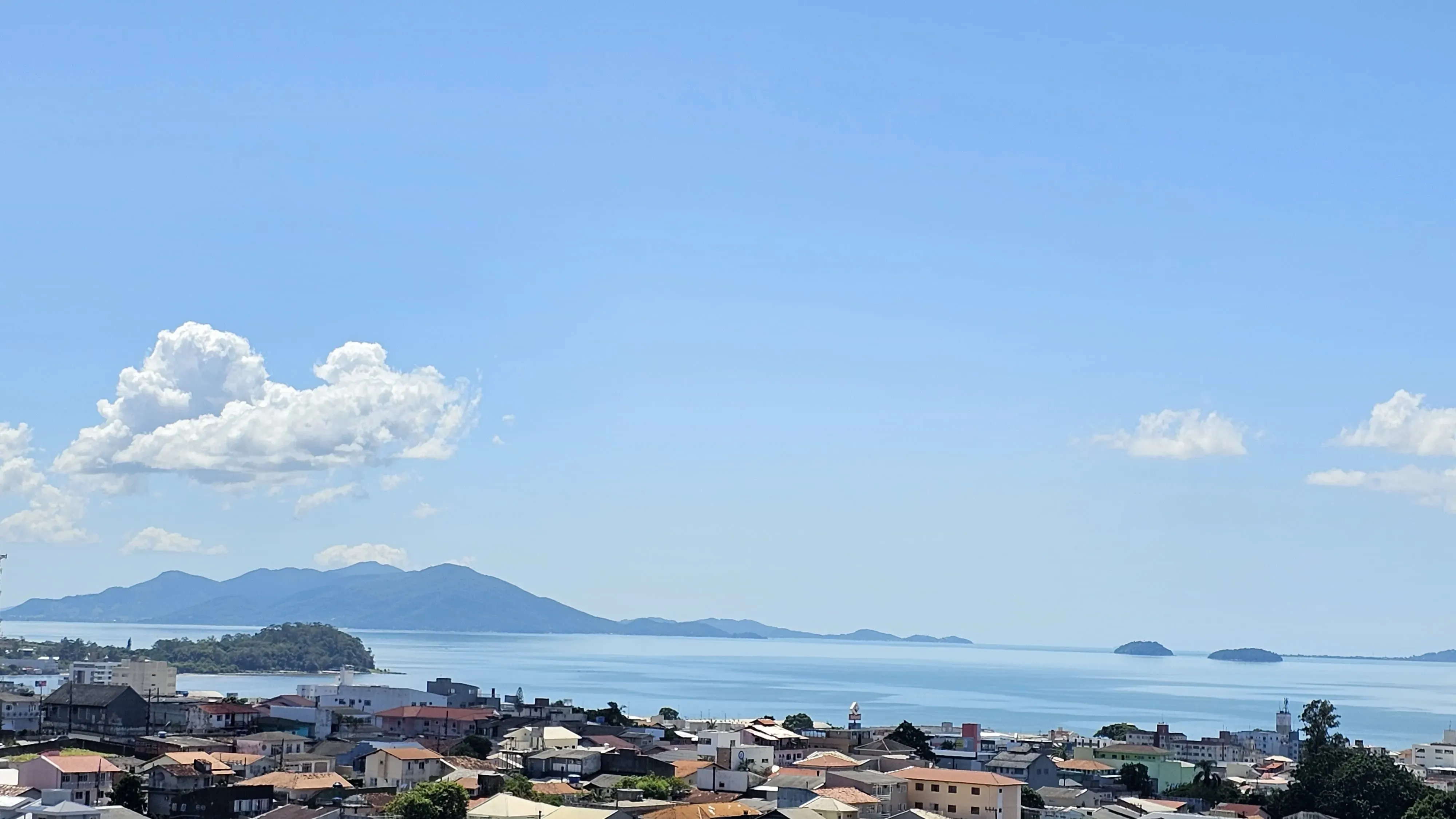 Apartamento 4 dormitórios sendo 2 suítes e 1 vaga de garagem - Floresta, São José/SC