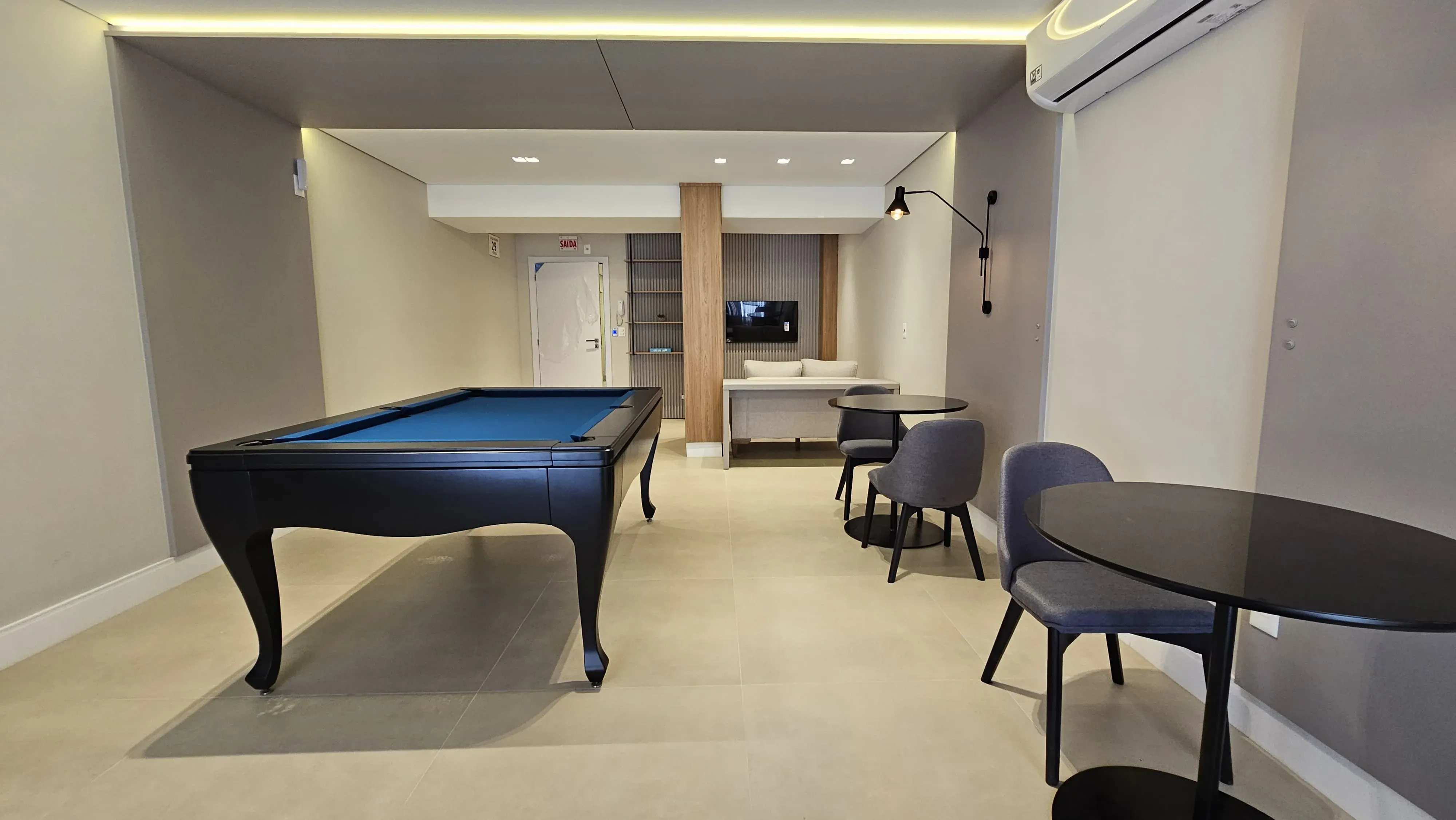 Apartamento 4 dormitórios sendo 2 suítes e 1 vaga de garagem - Floresta, São José/SC