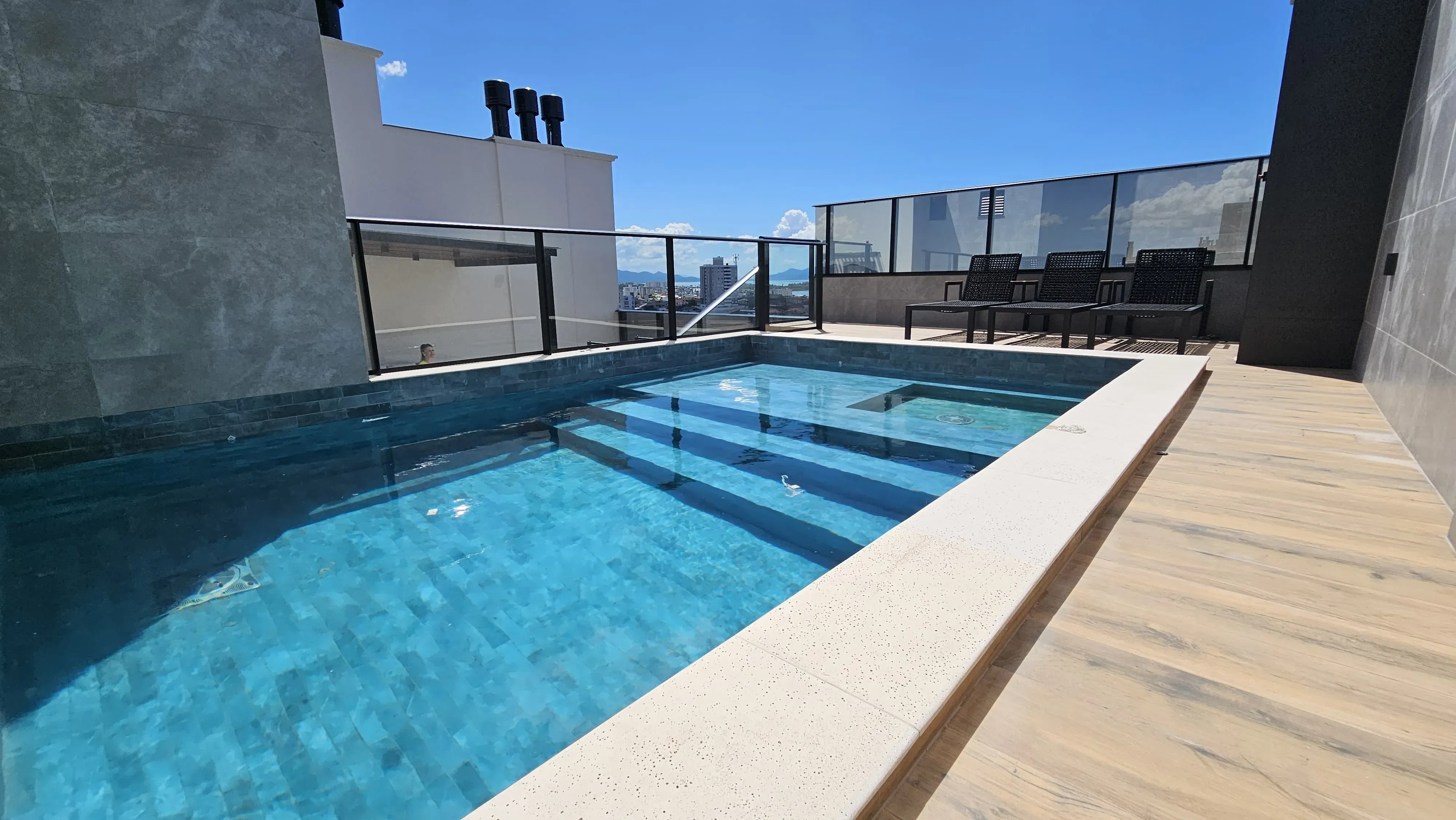 Apartamento 4 dormitórios sendo 2 suítes e 1 vaga de garagem - Floresta, São José/SC