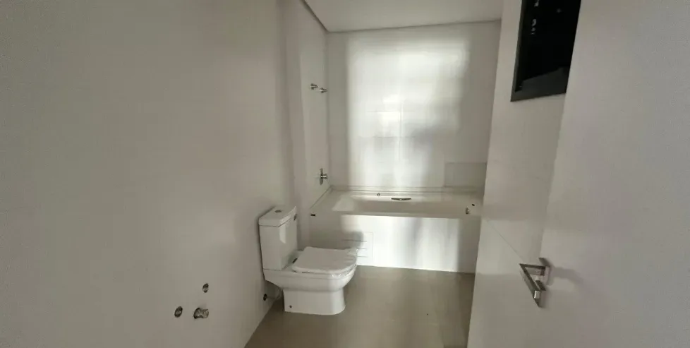 Apartamento 4 dormitórios sendo 2 suítes e 1 vaga de garagem - Floresta, São José/SC