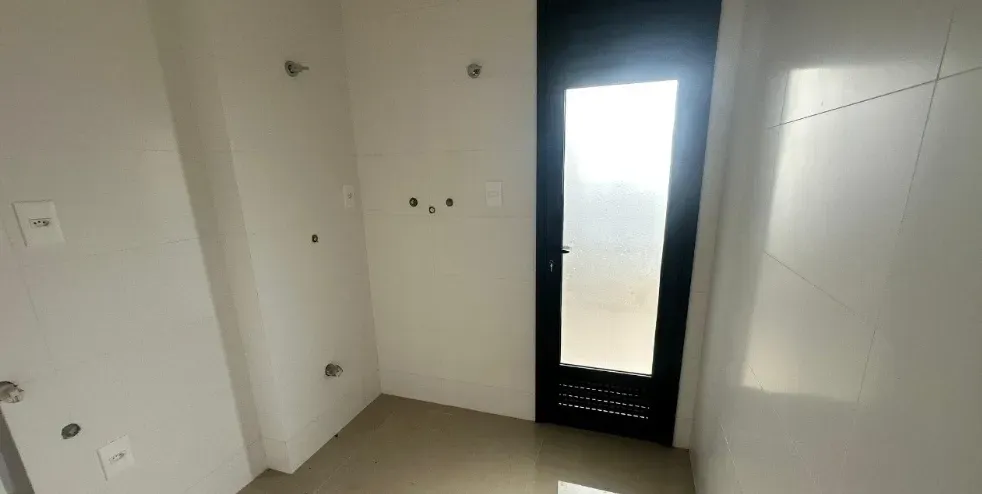 Apartamento 4 dormitórios sendo 2 suítes e 1 vaga de garagem - Floresta, São José/SC