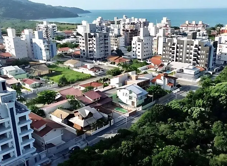 Apartamento mobiliado com 3 dormitórios sendo 2 suítes a 350m da Praia | Gov Celso Ramos/SC