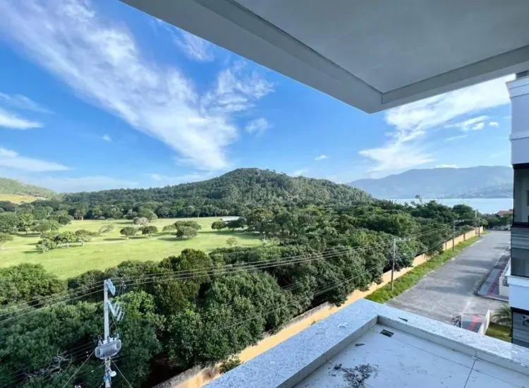 Apartamento mobiliado com 3 dormitórios sendo 2 suítes a 350m da Praia | Gov Celso Ramos/SC